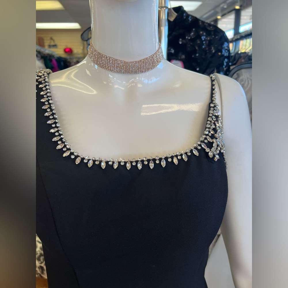 Jovani 09116 size 8 black dress with slit and low back with ruched butt - Picture 2 of 4